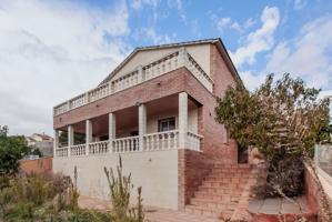 Chalet independiente con 6 dormitorios en Calafell photo 0