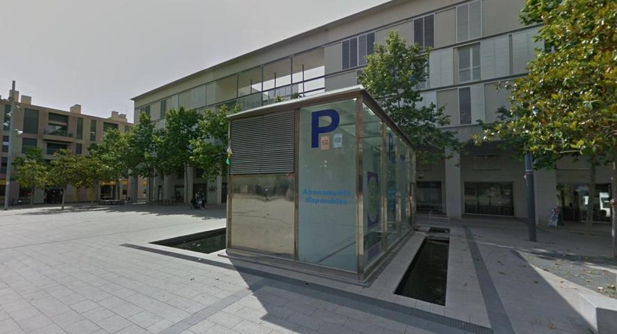 Plaza de parking en el centro de Vilanova i la Geltrú photo 0