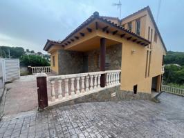 Chalet independiente con amplio jardín en Baronia de Mar – Tranquilidad, espacio y excelente conexión photo 0