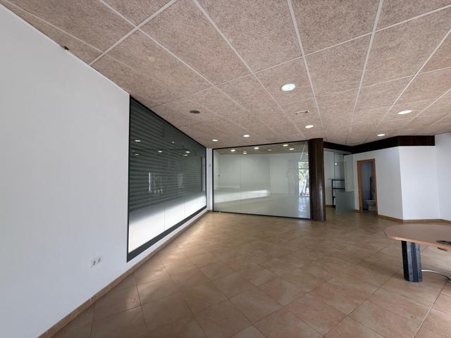 EXCELENTE LOCAL COMERCIAL EN VILANOVA I LA GELTRÚ – 74 M², INVERSIÓN SEGURA Y RENTABILIDAD ASEGURADA photo 0