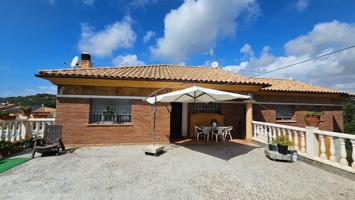 Casa en Segur de Calafell con 2 viviendas, jardín y garajes photo 0