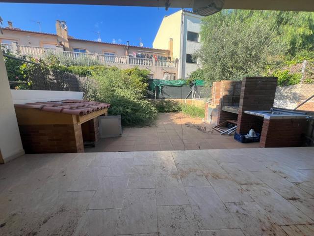 🏡 Casa con jardín, terraza y garaje en Sant Jaume dels Domenys — ¡tu nuevo hogar en un entorno tranquilo y bien conectado! photo 0