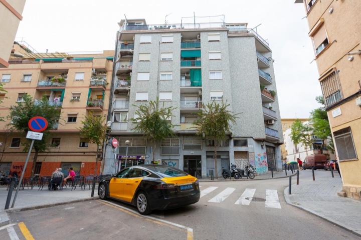 Piso y Local de venta en Hospitalet de Llobregat, (La Florida) photo 0