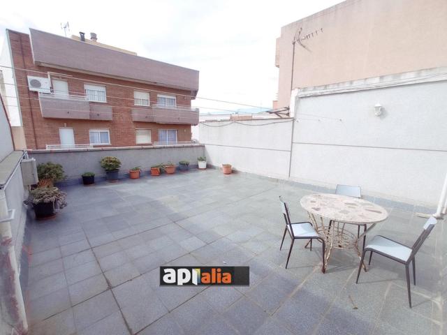 CASA ADOSADA EN EL CENTRO DE CORNELLA DE LLOBREGAT (PADRÓ) photo 0