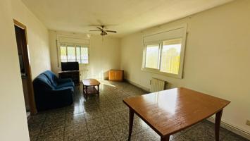 Chalet independiente en venta ubicado en Canyelles, Urbanización La Cogullada photo 0