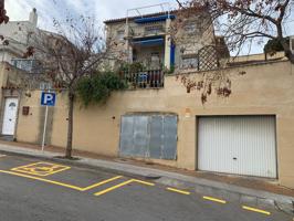 Oportunidad única de adquirir un edificio completo en el prestigioso barrio de Can Roca, Castelldefe photo 0