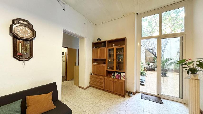Piso en venta en finca señorial del año 1800 en Barcelona photo 0