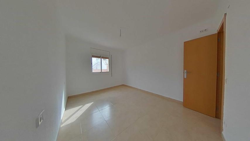 🏡 Piso en Viladecans con 2 habitaciones | Alquilado hasta octubre de 2029 | Rentabilidad del 5,25% photo 0