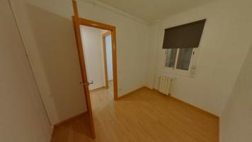 🏡 Gran piso en Viladecans con 4 habitaciones | Alquilado hasta agosto de 2030 | Rentabilidad del 4, photo 0