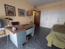 Piso en Cornellà photo 0