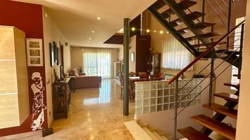 Les ofrecemos una preciosa casa independiente en Albarrosa photo 0