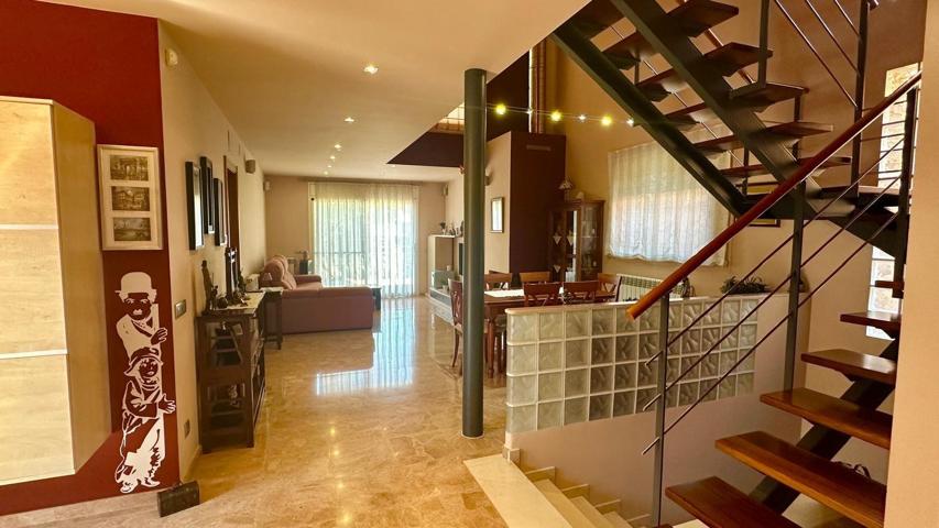 Les ofrecemos una preciosa casa independiente en Albarrosa photo 0