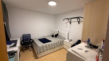 Edificio de viviendas arrendadas y locales en venta photo 0