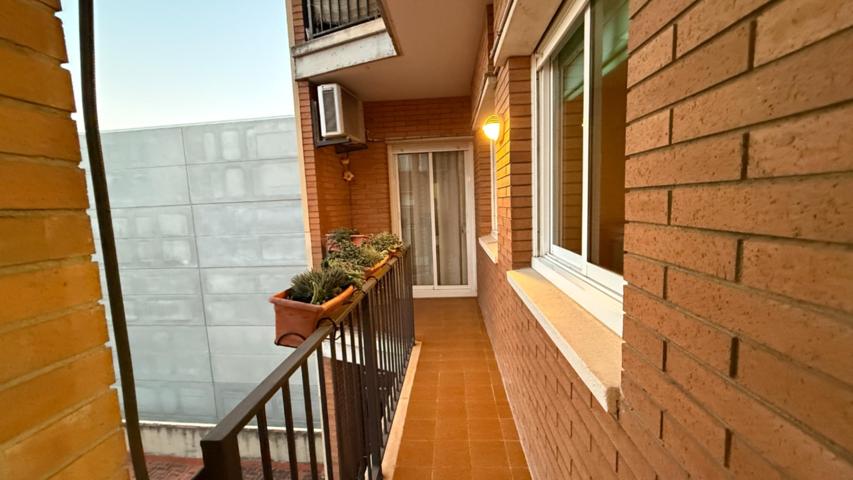 Descubre este acogedor piso en la zona de Almeda en Cornellà de Llobregat photo 0