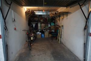 garaje cerrado en calle Murillo photo 0