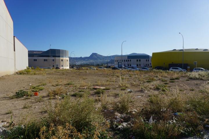 TERRENO INDUSTRIAL EN POLIGONO EL PASTORET PARA EDIFICAR, MUY BIEN UBICADA A LA ENTRADA DEL POLIGONO photo 0