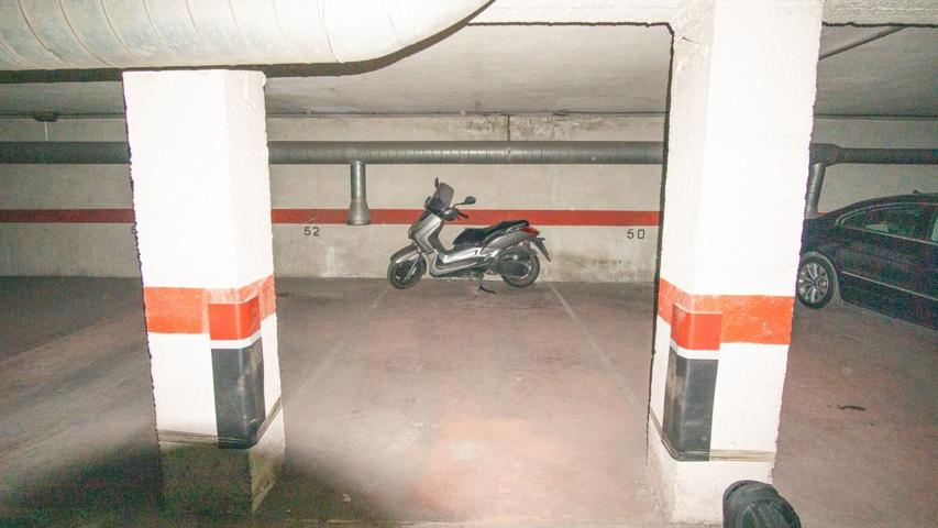 Plaza de garaje para coche pequeño o motos photo 0