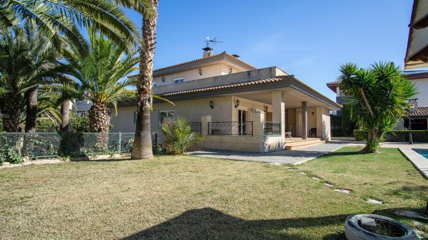 Chalet independiente, bien ubicado en una de las zonas más demandas de la ciudad de Elda. photo 0