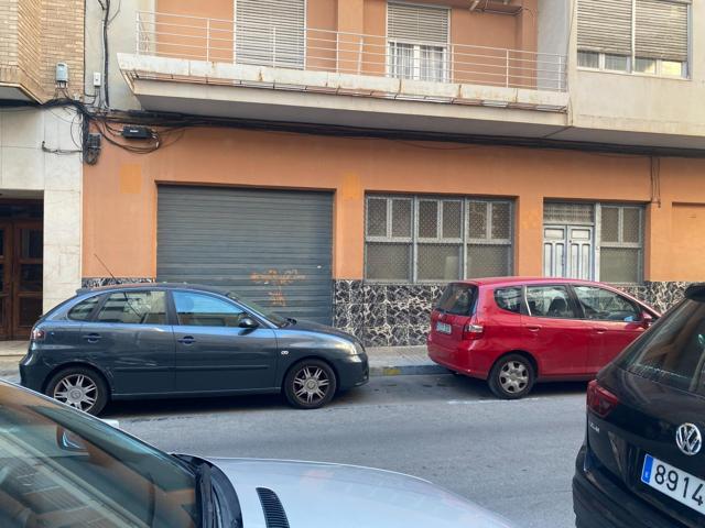 Local para reformar bien ubicado para negocio o vivienda photo 0