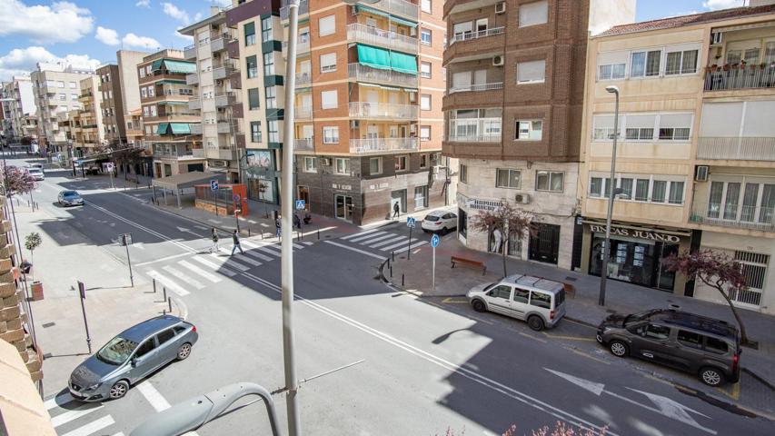 Piso en Gran Avenida de Elda, buena orientación, amplio e inmejorable ubicación. photo 0