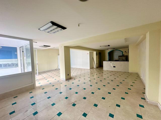 Local comercial en Elda ideal para cambio de uso photo 0