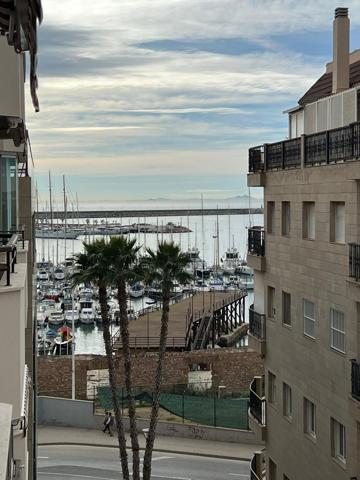 INCREIBLE APARTAMENTO PARA REFORMAR DE 3 HABITACIONES EN EL CENTRO DE TORREVIEJA CON VISTAS AL MAR! photo 0