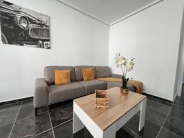 PRECIOSO APARTAMENTO SEMIREFORMADO DE 3 DORMITORIOS Y 2 BAÑOS EN EL CENTRO DE TORREVIEJA!!!! photo 0