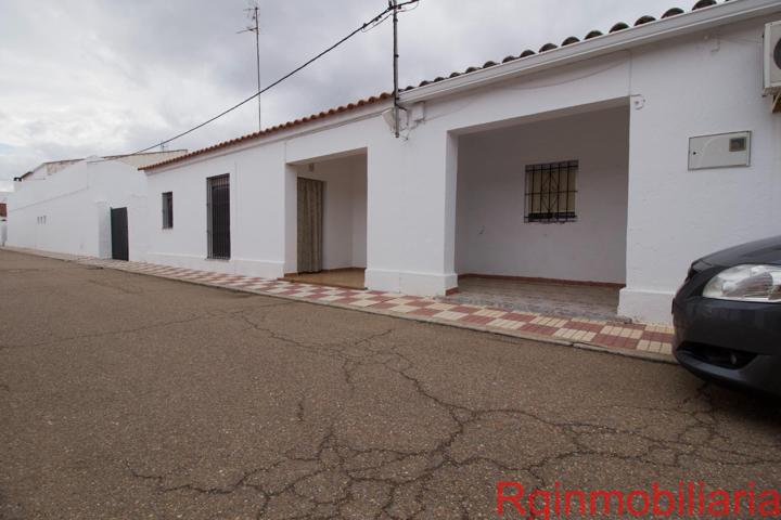 Casa para reformar con terreno en Los Guadalperales photo 0