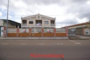 Nave industrial con piso en venta en polígono Isaac Peral de Don Benito photo 0