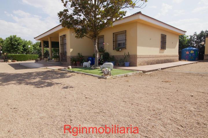 Chalet con piscina en venta en Las Arenas - Don Benito photo 0