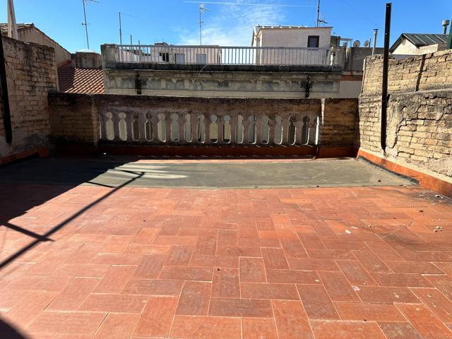 VENTA CASA EN IGUALADA ZONA CENTRO 5 PISOS, LOCAL COMERCIAL Y PARKING!! photo 0