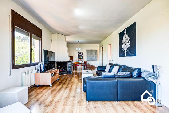 VENTA CHALET EN HOSTALETS DE PIEROLA ZONA URBANIZACIÓN GARAJE Y JARDÍN!! photo 0