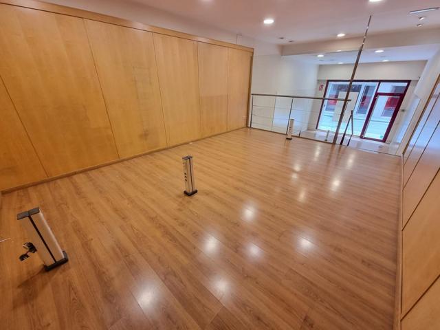 ALQUILER LOCAL EN IGUALADA ZONA CENTRO 70M2!! photo 0