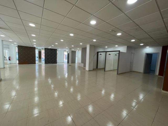 VENTA O ALQUILER LOCAL COMERCIAL EN VILANOVA DEL CAMÍ ZONA CAMP DEL REI 236m2!! photo 0