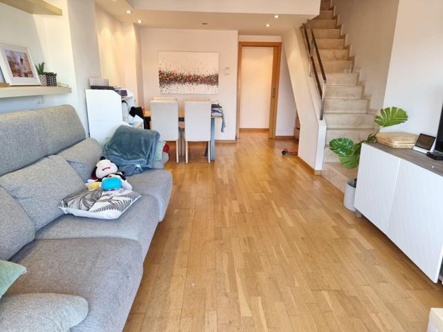 VENTA DÚPLEX EN IGUALADA ZONA POBLE SEC: 3 HABITACIONES, PISCINA COMUNITARIA, PARKING Y TRASTERO photo 0