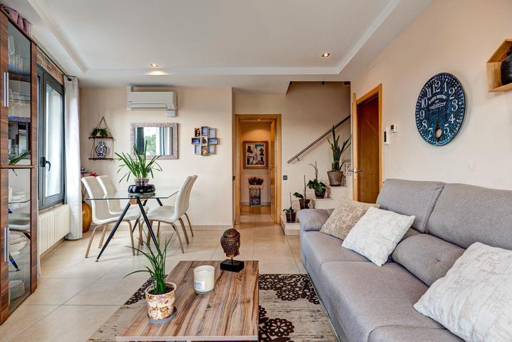 VENTA DÚPLEX EN VALLBONA ZONA CENTRO CON TERRAZA, VISTAS Y MUY LUMINOSO!! photo 0