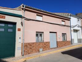 CASA REFORMADA EN MONTEALEGRE DEL CASTILLO photo 0