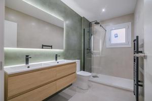 Vivienda Reformada con Terraza Panorámica en Venta en Manresa photo 0