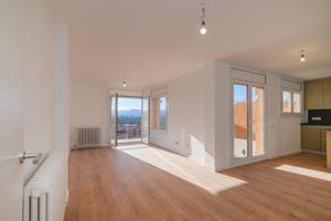 ¡Vive con vistas espectaculares! Ático en venta con terraza en Manresa photo 0