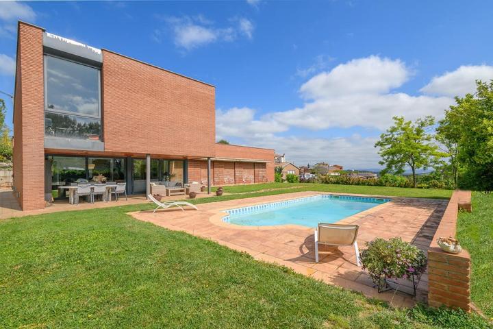 Casa de ensueño en Sant Salvador de Guardiola con piscina y acabados de lujo. photo 0
