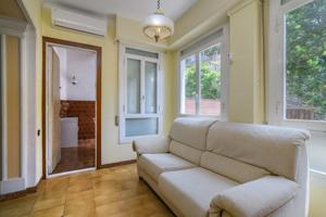 Casa de tres plantas, con patio espacioso, en Manresa photo 0