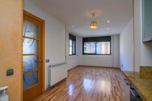 Piso de 2 habitaciones como nuevo en Valldaura – Ideal para parejas o inversión photo 0