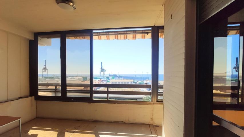 AMPLIO PISO EN VENTA CON VISTAS AL MAR Y UBICACIÓN PRIVILEGIADA EN ALICANTE photo 0