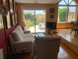 Chalet adosado en La Almajada, Muchamiel (Alicante) - Espacioso y luminoso con jardín privado photo 0