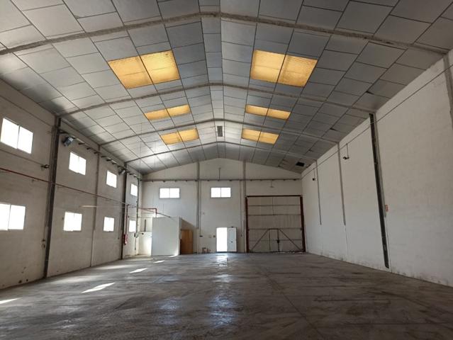 NAVE INDUSTRIAL DE 450 METROS EN LE MEJOR PUNTO DEL POLIGONO DE MELIANA CON INQUILINO photo 0