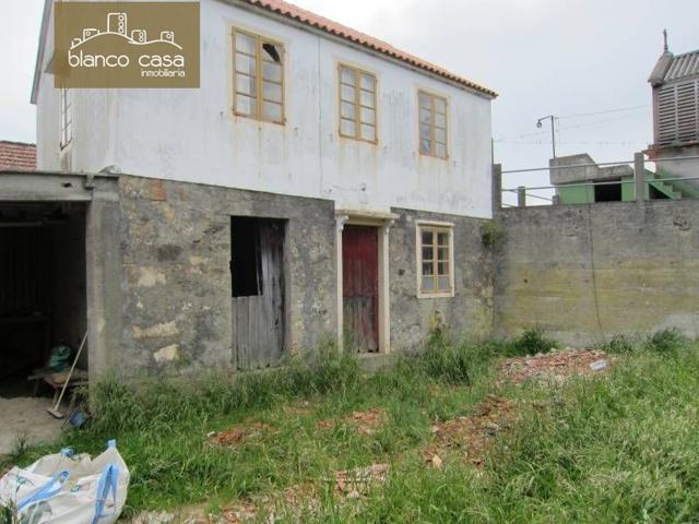 Casa para restaurar con 2.961m2 de terreno urbanizable en Lema photo 0