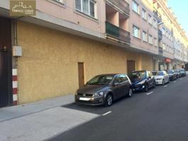 Local comercial de 280m2 segregables, muy céntrico, en alquiler en A Laracha photo 0