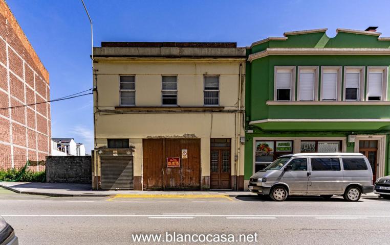🏡 CASA con 🌳TERRENO en pleno ✨ CENTRO DE CARBALLO – ¡A reformar a tu gusto! 🔨 photo 0