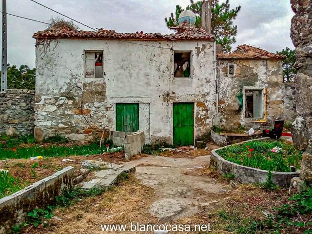 Casa con terreno para reformar a 700m del paseo marítimo de Corme photo 0