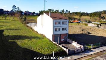 ¡Si eres un profesional y necesitas espacio de almacenamiento te encantará este edificio! photo 0